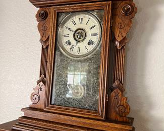 ANTIQUE MANTLE CLOCK