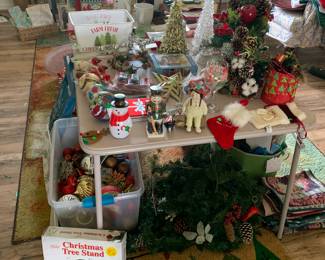Holiday decor and items 