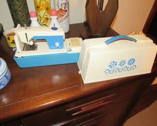 Mini sewing machine