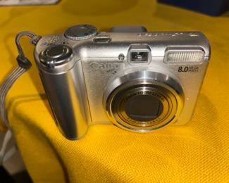 Canon power shot A630, includes cables, minidisks, case