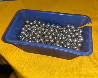 Pachinko machine metal balls