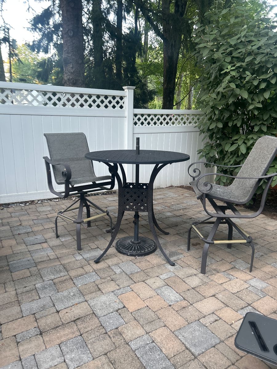 Stool and table needs a repair 