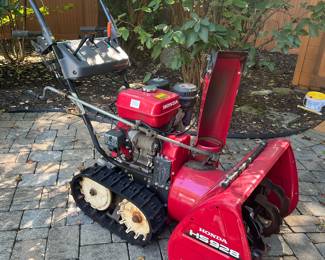 Honda snow blower HS 926 with tracks 