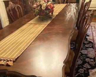 Dinning table with leaves 