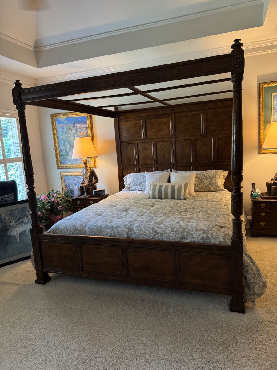 Henredon king size 4 poster bed
