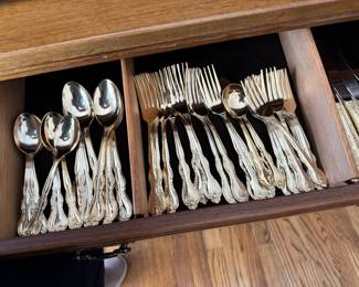 Flatware set