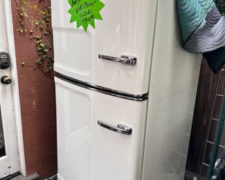 BIG CHILL garage fridge!!!!