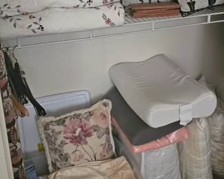 Sheets, pillows and bedspread