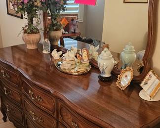 Thomasville Dresser with mirror now $125
