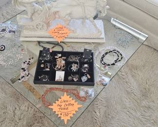 Costume jewelry 