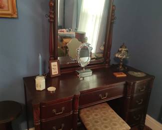 Dresser with Matching Chest of Drawers & Bed