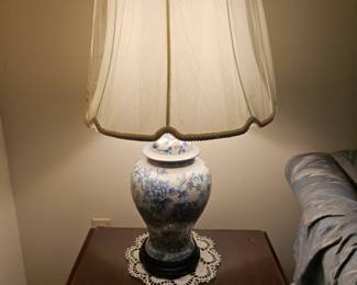CHINOISERIE STYLE ASIAN LAMPS