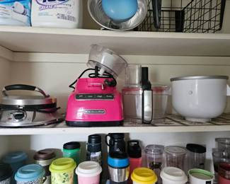 KITHEN AID & OTHER KITCHEN ITEMS