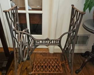 SINGER CAST IRON BASE