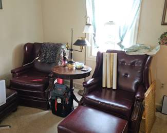 LEATHER CHAIRS & OTTOMANS