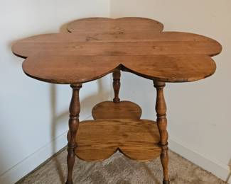 OAR CLOVER LEAF TABLE WITH CLAW FEET
