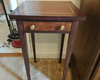 FEDERAL STYLE SIDE TABLE