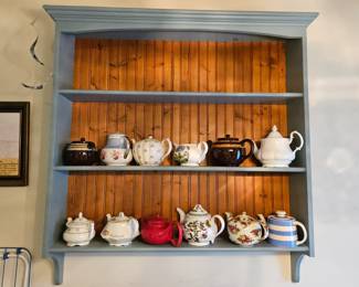 VARIETY OF TEA POTS