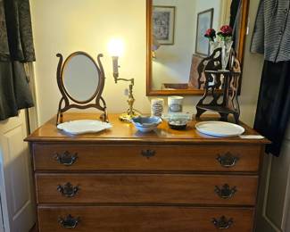 FEDERAL STYLE MAPLE DRESSER