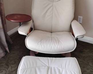 PR136Stressless Ottoman Set