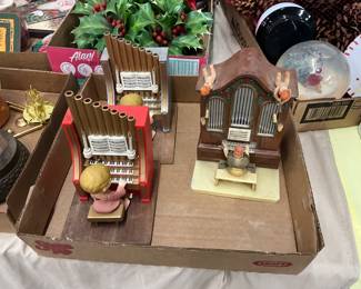 1983 Roman Inc Christmas Angle Organ Music Box - Angel Music Box (Silent Night) 