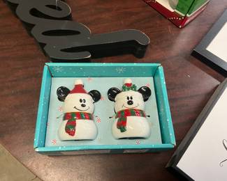 Disney Mickey & Minnie Mouse Snowman Salt & Pepper Shakers