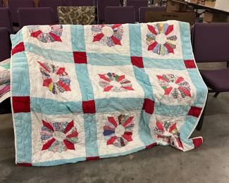 Dresden Plate Pattern Quilt