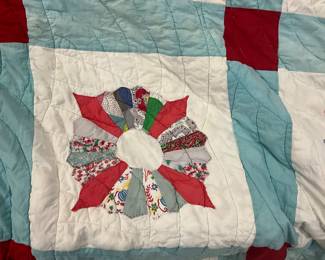 "Dresden Plate" Pattern Quilt