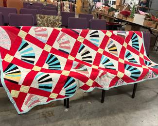 "Grandmother's Fan" or "Twirling Fans" Pattern Quilt