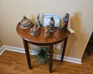 Demilune table