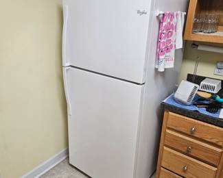 Whirlpool refrigerator w/ice maker