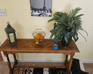 Sofa table & shoes