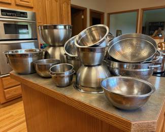There's enough stainless steel mixing bowls and colanders here to run a commercial kitchen. Maybe this goes along with the giant stack of pie dishes and baking sheets that I'll get a picture of in a minute...