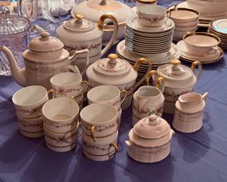 This is a VERY rare Raynaud Limoges "Vieux Venise" tea set manufactured in France. If you know, you know. But it's got to go.