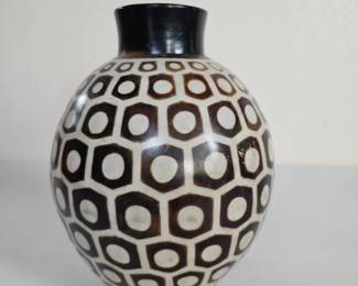 Lot #9 - Santodio Paz Chulucanas Peru Hand Made Vase