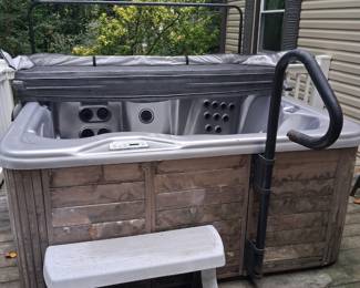SEA-CREST 6 Person STAINLESS STEEL CLEAN HOT TUB/JUCUZZI. Manufactured in South Georgia. Purchased at Douglas Blvd at Billiards and Hot Tubs or Spas in 2005 72” Long x 69” width x 32”depth