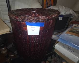 Large Wicker Laundry Basket with Lid.  Great weaved design.