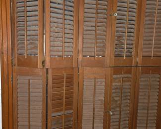 With slide center handles to open/close up or down