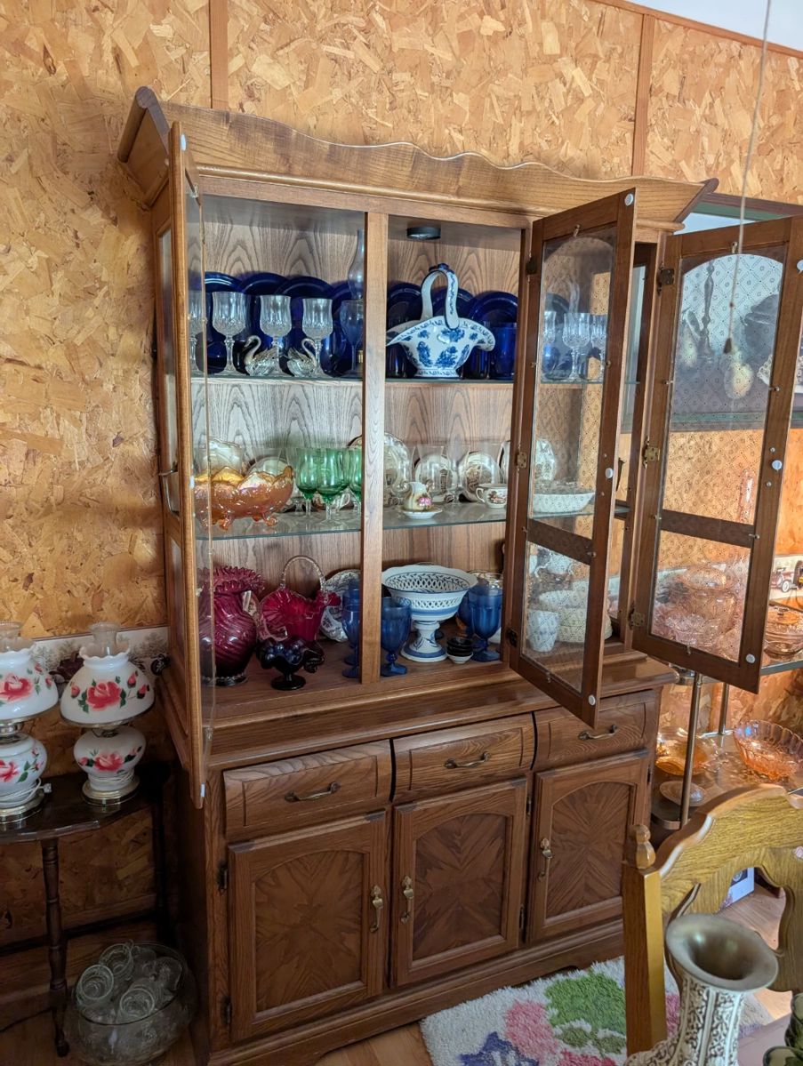 China cabinet 