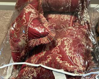 Queen size comforter and pillows. 