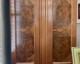 Burlewood Wardrobe - comes apart in 3 pieces!!!