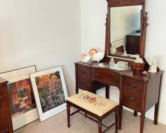 mahogany dresser with mirror and stool