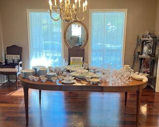 Drexel dining table with leaves