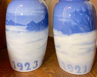 1921 & 1923 B&G vases - back side