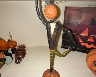 dancing pumpkin, August Moon