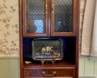 MCM DREXEL CHINA CABINET/HUTCH