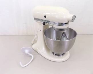 WORKING and VERY CLEAN Kitchen Aid Classic Mixer

