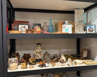 Several collectable bird houses, lots of owls – all vintage.