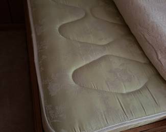 Twin mattress and box spring
