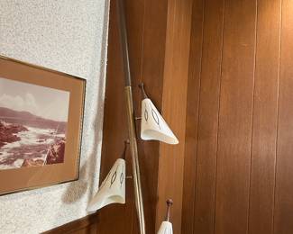 MCM tension pole light (sold as is)